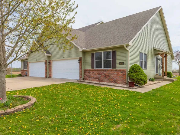 313 Burcham Dr, Le Roy, IL 61752