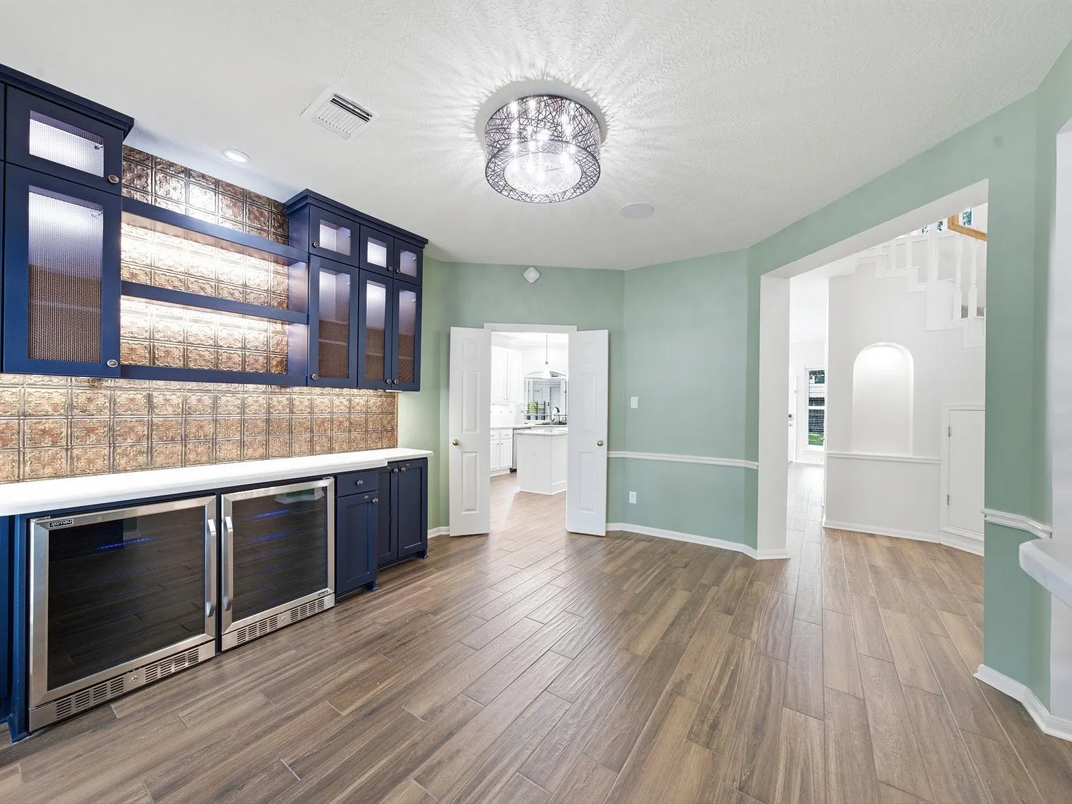 5 bed, 4.0 bath, 3623 sqft, $4,200 — Photo 4