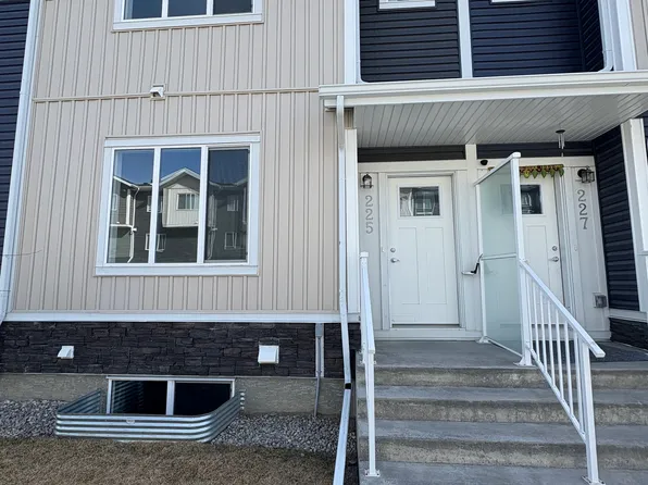 137 Red Embers Line NE #225, Calgary, AB T3N 2G4