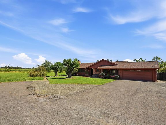 3rd image of 1120 Wine Country Avenue