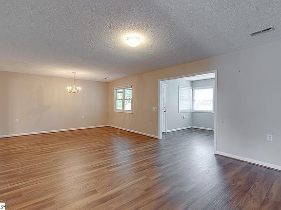 5th image of 19 Sunbriar Dr