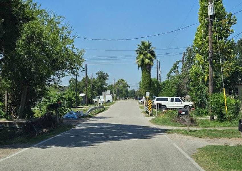 1st image of 13932 Greenville St