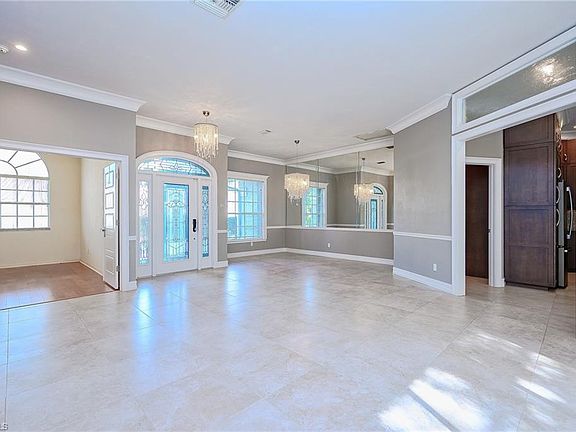 4th image of 382 Henley DR