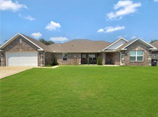 604 Loganberry Ln, Springdale, AR 72764