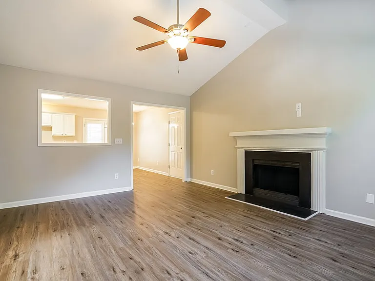 2100 Havering Pl — Photo 3