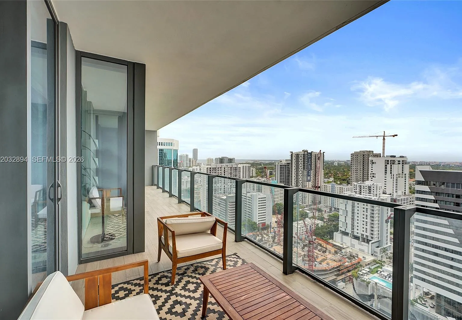 Rise Condo — Photo 1