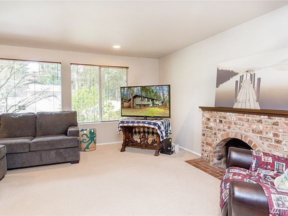 3rd image of 22309 36th Ave W