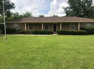 605 E Verbena Ave, Foley, AL 36535