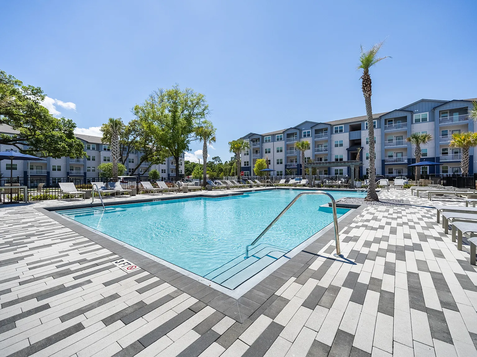 Madison Shores — Photo 1