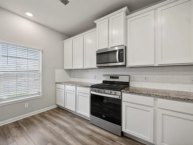 2120 Dakota Dr — Photo 3