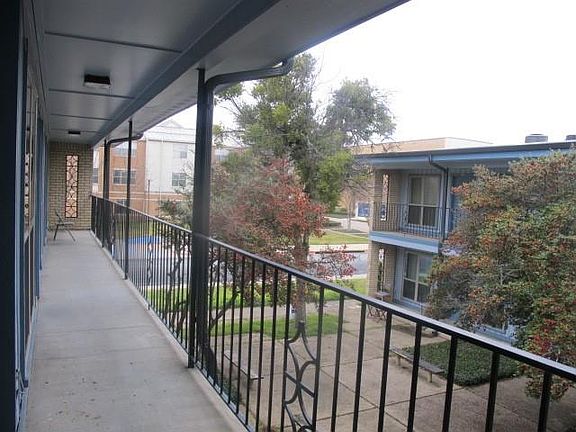 2nd image of 425 S Oak St #208