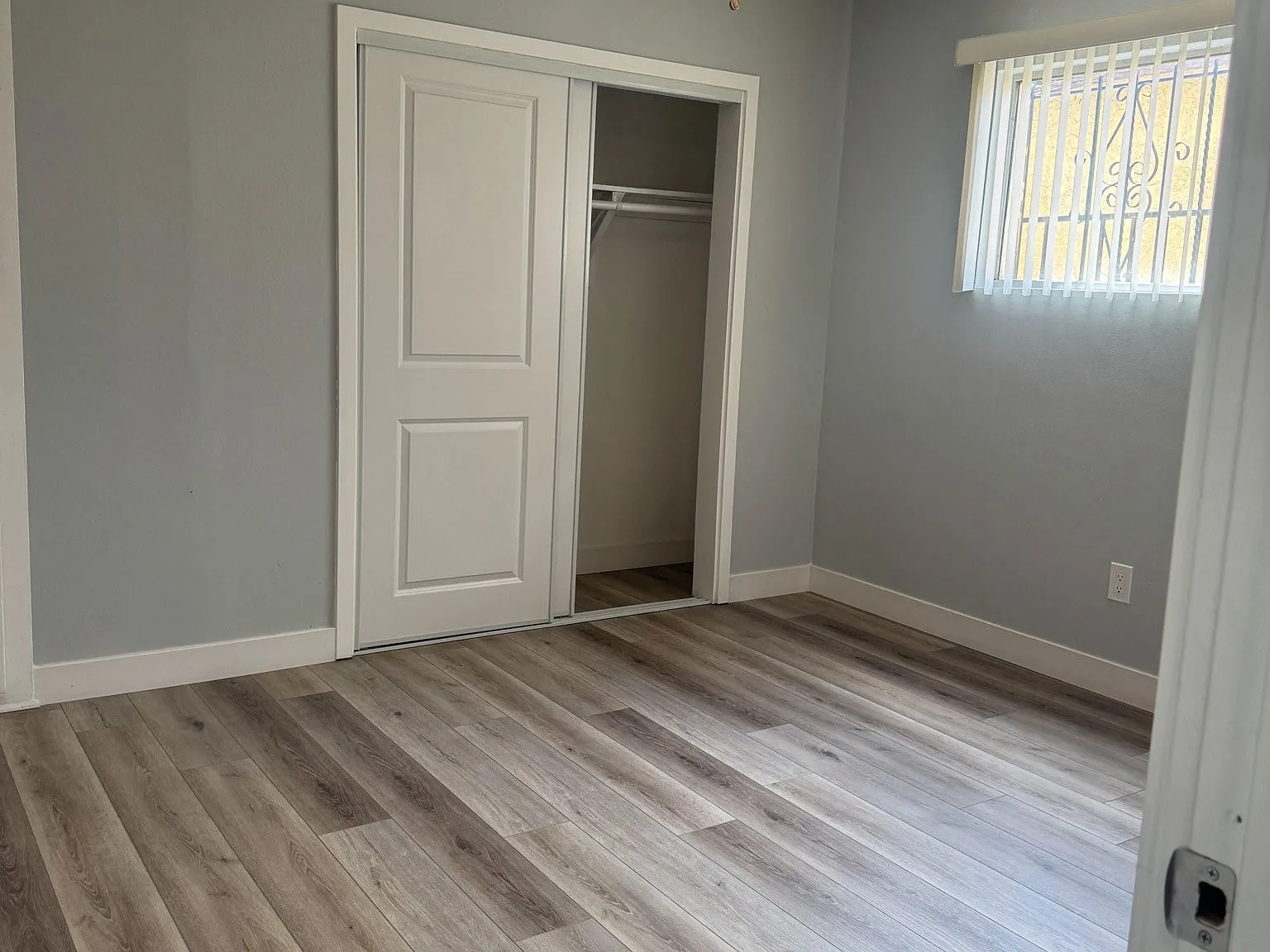 8633 Orchard Ave — Photo 4