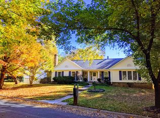 12131 Trailridge Dr, Potomac, MD 20854