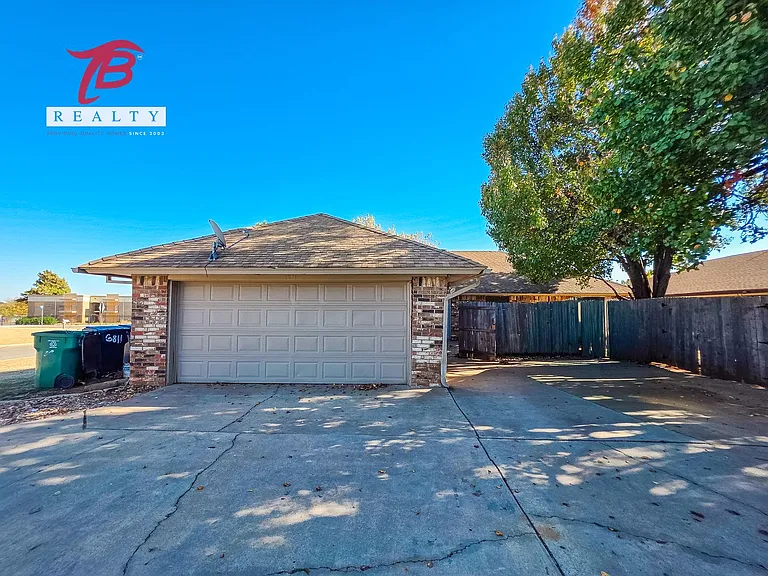 6811 Lyrewood Ln — Photo 27