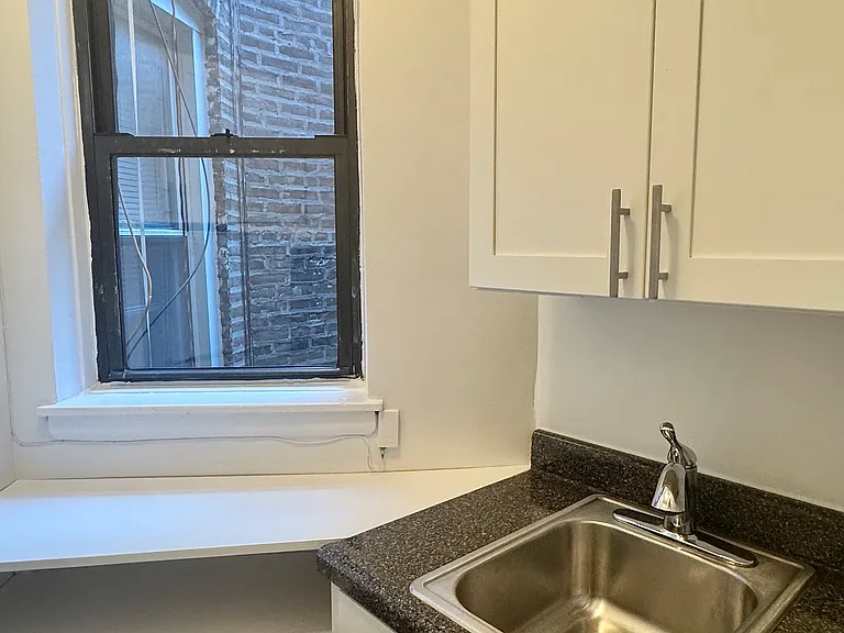 430 E 83rd St #4A — Photo 6