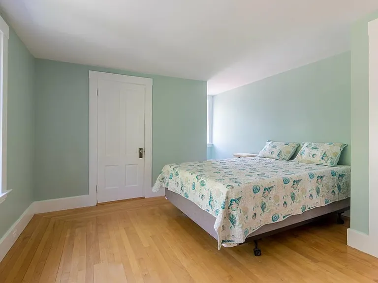 10 Sea Rd — Photo 15