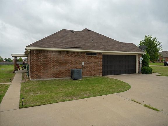 4th image of 455 Country Manor Ln