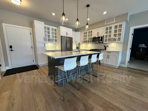 3475 Granite Close #415, Kelowna, BC V1V 0B9