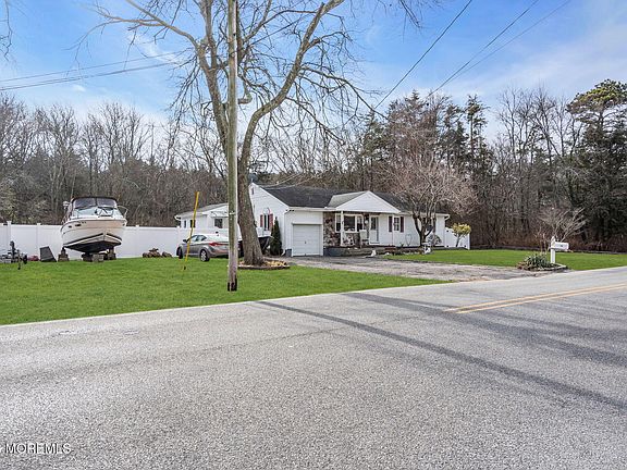2nd image of 619 Clairmore Avenue