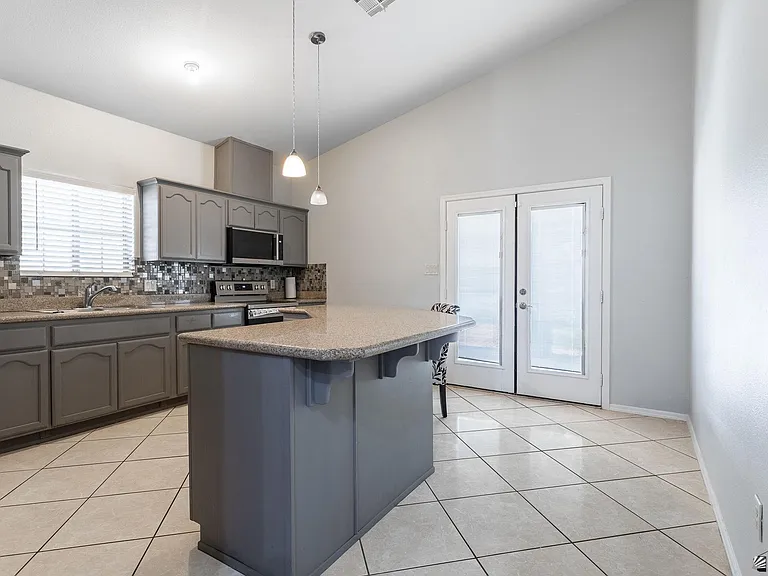 1533 E D St — Photo 18