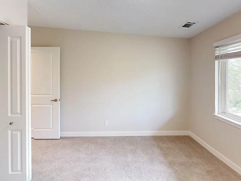 1515 W Kirby Ave — Photo 8