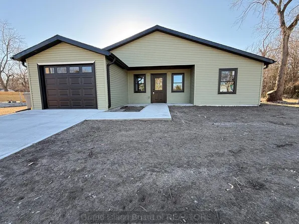 1822 Illinois Ave, Grand Island, NE 68801