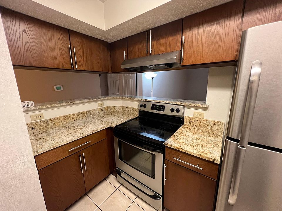 1st image of 101-1527 Lincoln Way #101