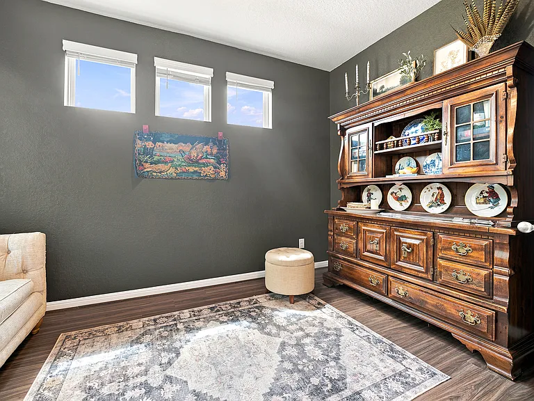 Flex room (office space, study, indoor home gym, etc.)