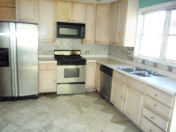 4th image of 846 E Lange St