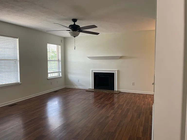428 Newton Ct — Photo 13