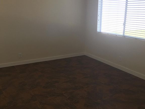 4th image of 1701 University Dr