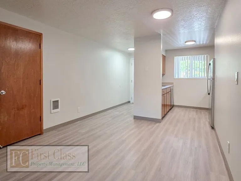 9555 SW Hall Blvd #7 — Photo 2
