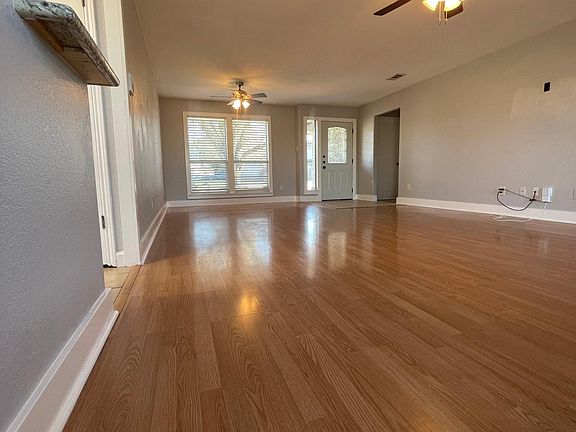 4th image of 500 Texas Ave