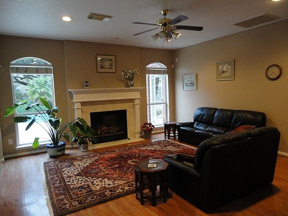 3rd image of 3010 Meadow Pond Dr