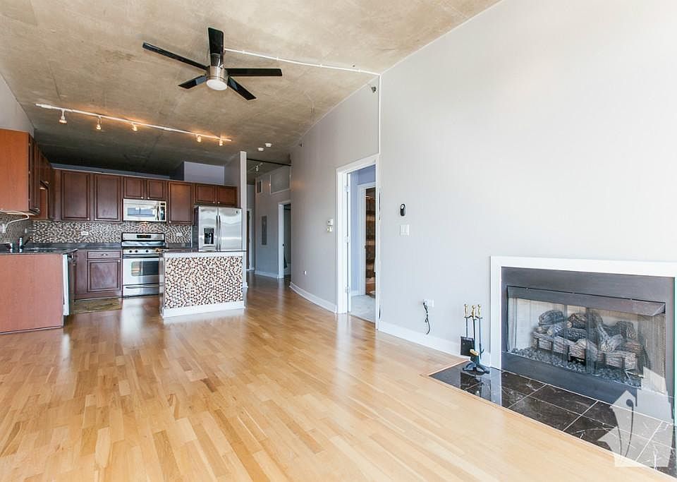 1st image of 1303 S Michigan Ave #1612