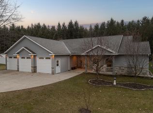 757 Timberline Dr SE, Oronoco, MN 55960