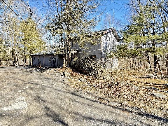 3rd image of 212 Williams Dr