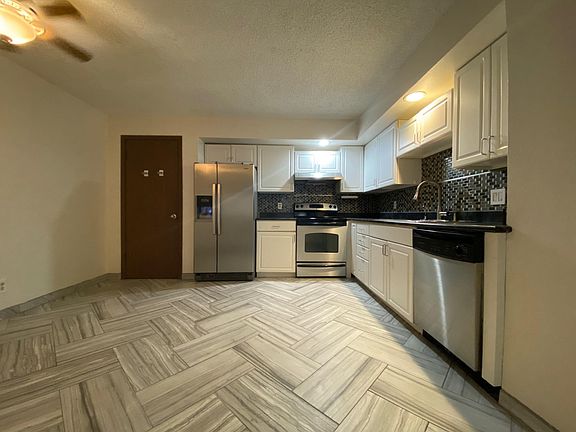 2nd image of 1444 Peach St #3X1R