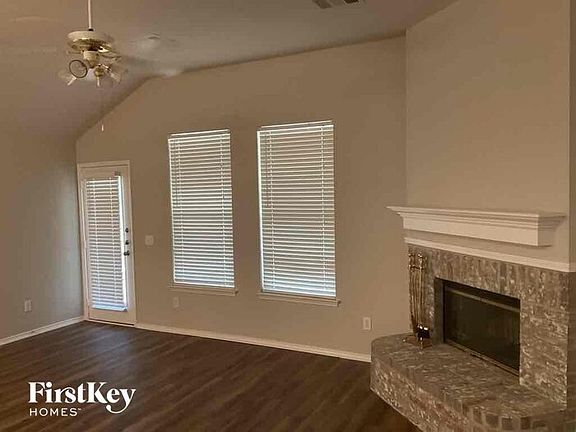 3rd image of 108 S Bending Oak Ln