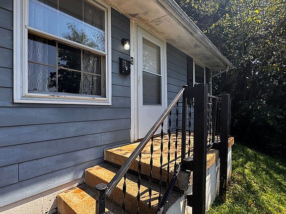 2nd image of 1500 6th St SE #A
