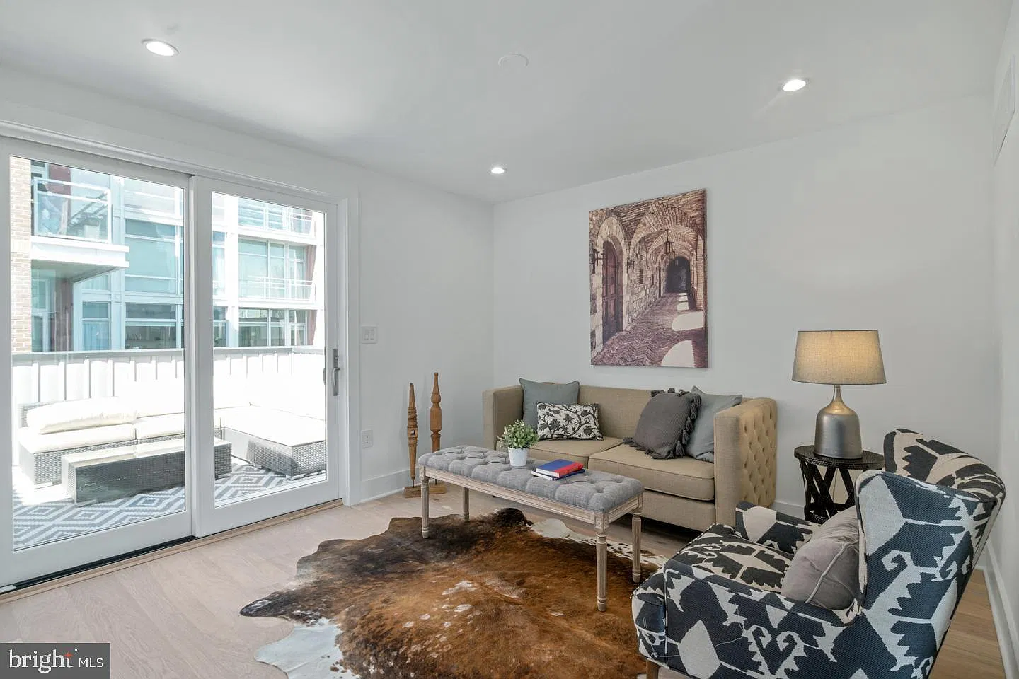 4 bed, 4.5 bath, 3432 sqft, $7,795 — Photo 4