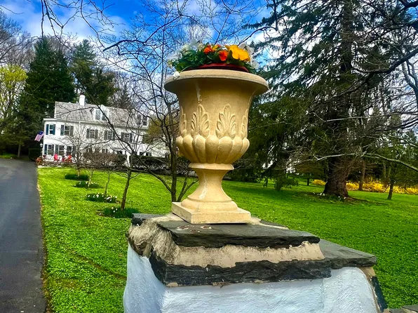 725 Richards Rd, Wayne, PA 19087