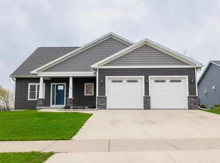 118 Natures Trl, Fall River, WI 53932