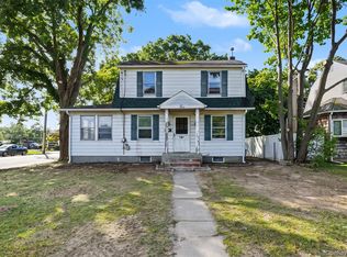 2 Willett Ave, Sayville, NY 11782