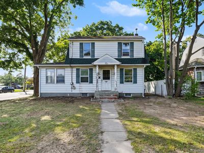 2 Willett Avenue, Sayville, NY, 11782