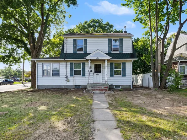 2 Willett Avenue, Sayville, NY 11782