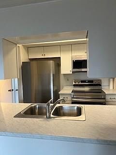 2nd image of 821 Bonnabel Blvd