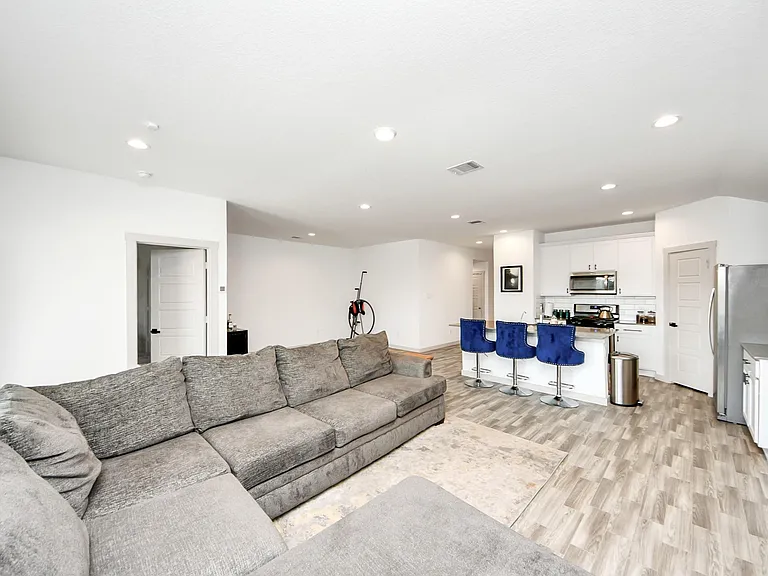 202 Serena Park Ln — Photo 6