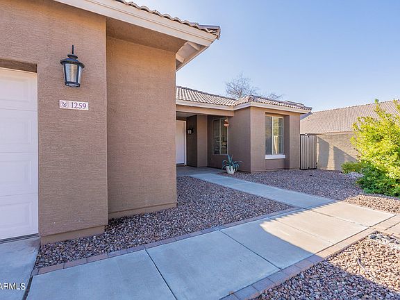 3rd image of 1259 E Catino Court