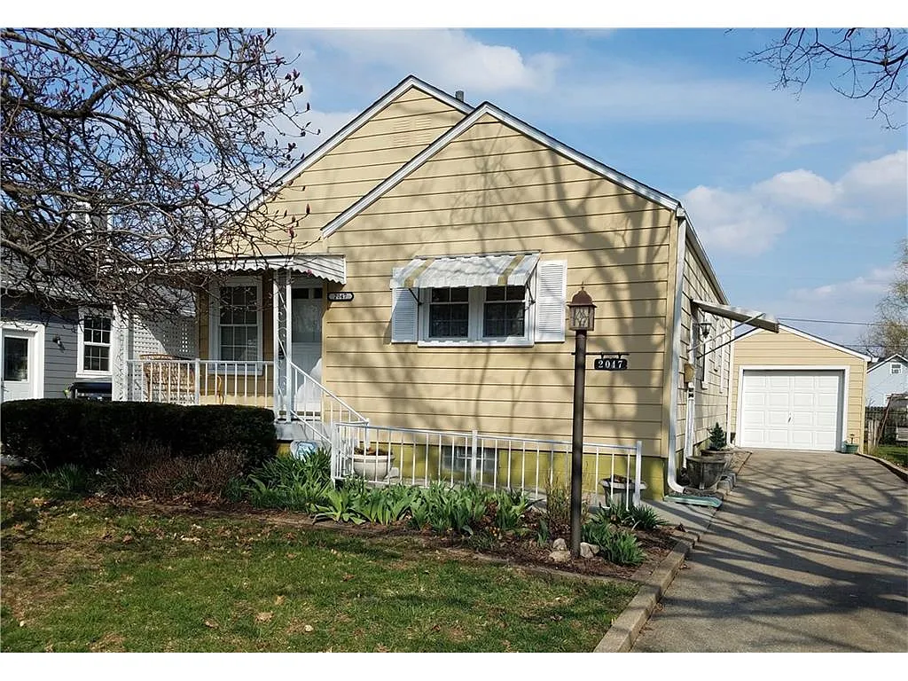 2047 Gerrard Ave photo 1